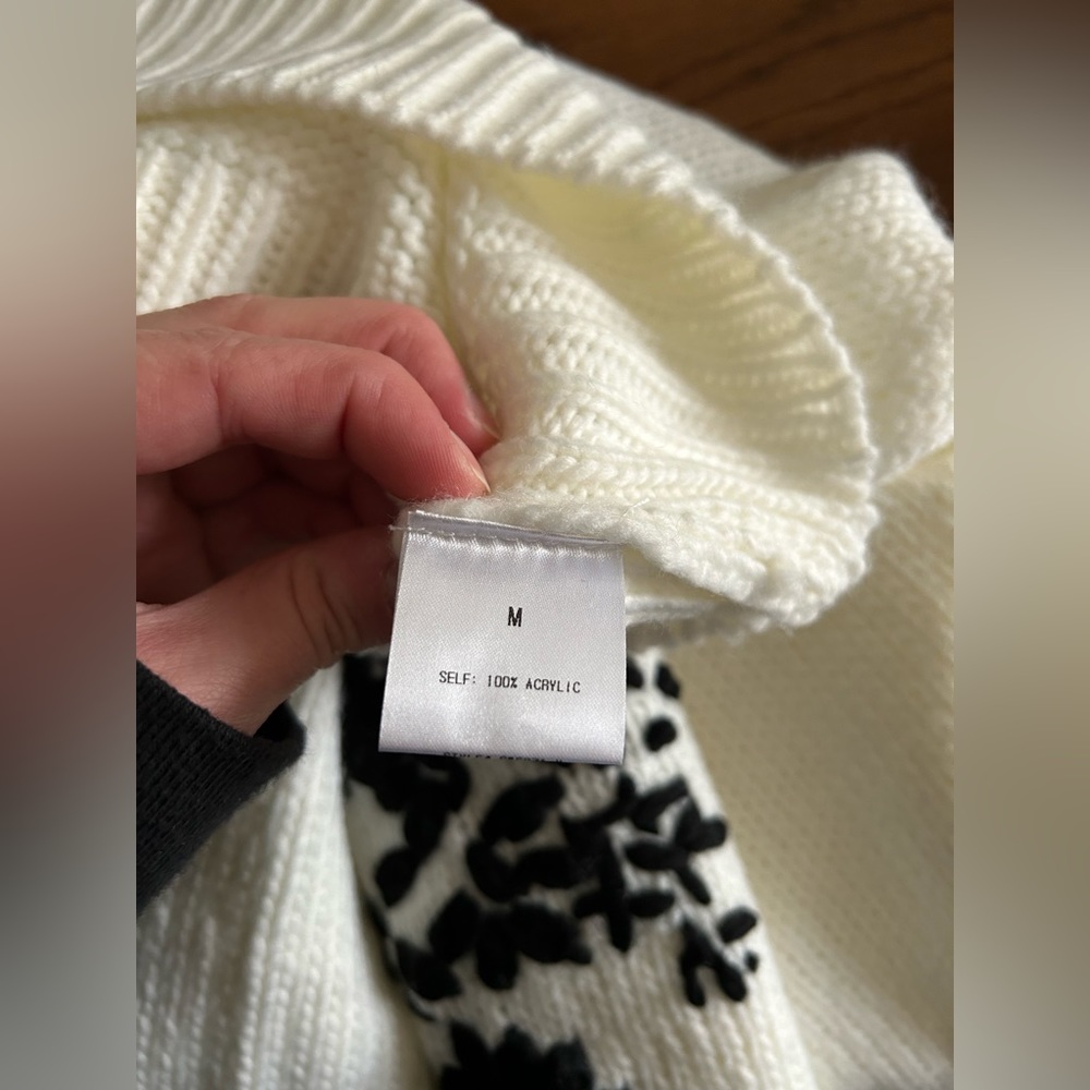 Vestique ‘Evelyn’ Sweater - Picture 5 of 5